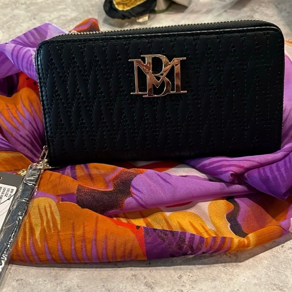 Badgley Mischka Black Wallet with Textured Material and Gold Logo